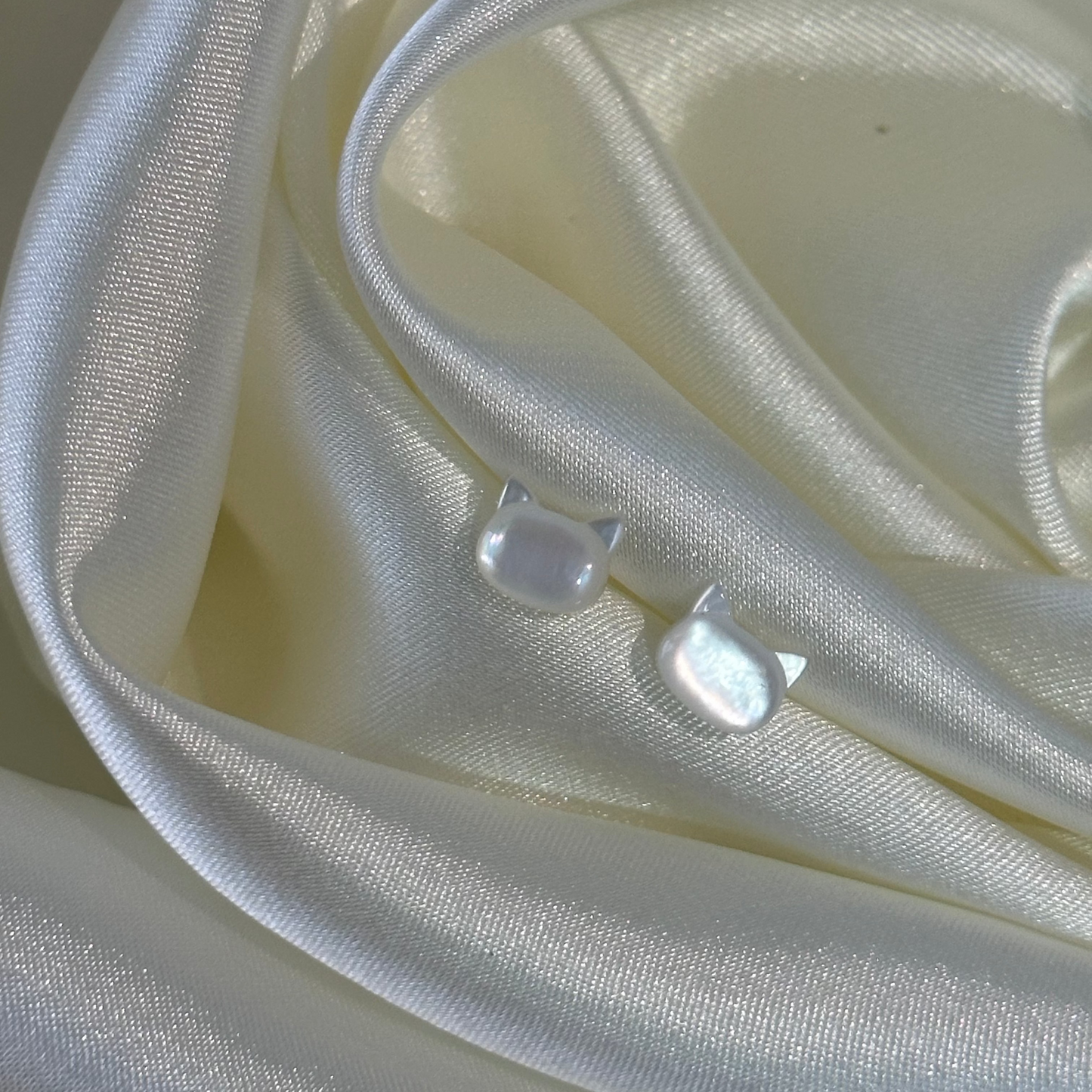 Cute Cat Earrings in S999 Pure Silver | Hypoallergenic & Skin-Friendly | Mother-of-Pearl Accents | Unique & Trendy New Design