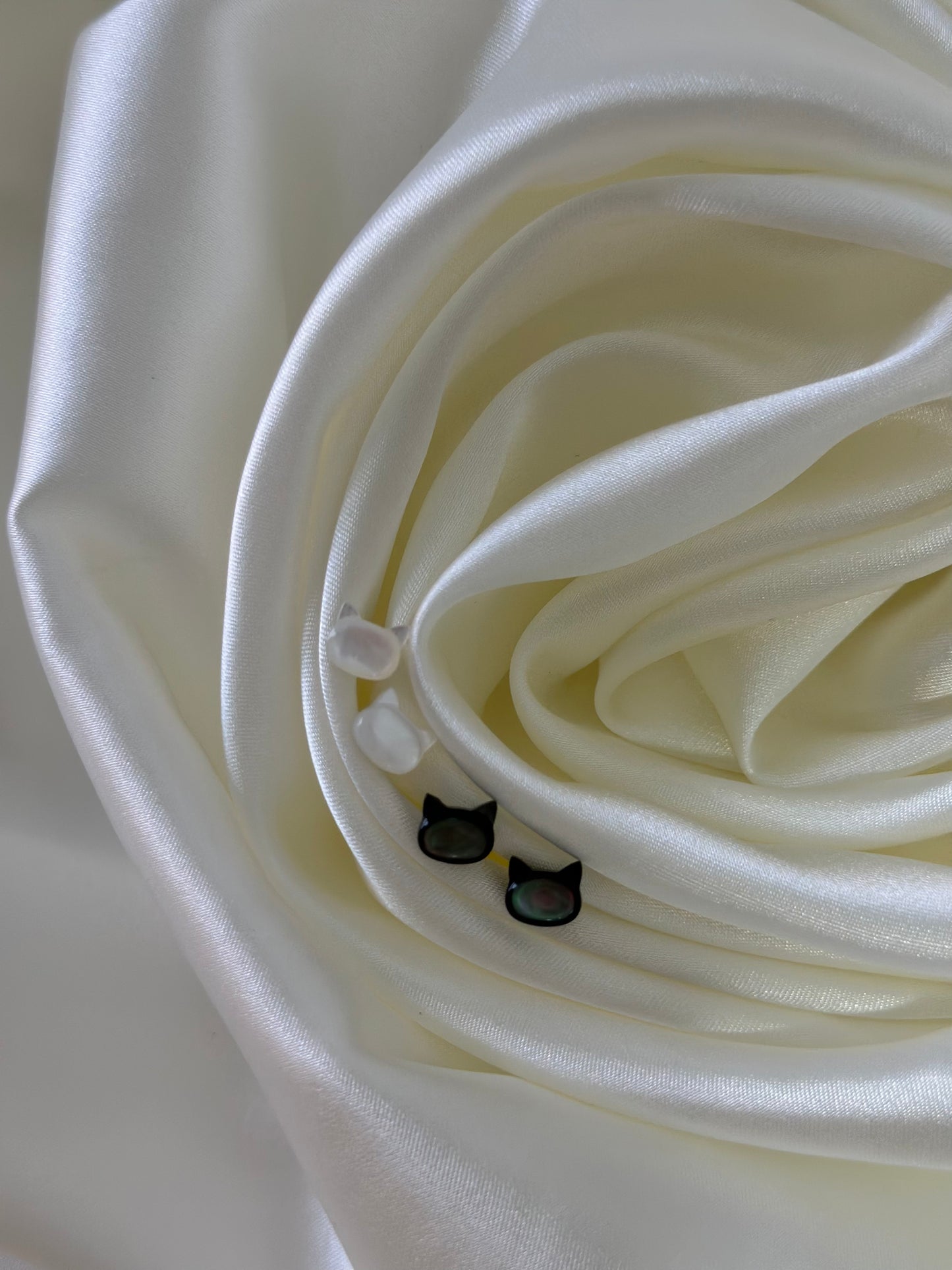 Cute Cat Earrings in S999 Pure Silver | Hypoallergenic & Skin-Friendly | Mother-of-Pearl Accents | Unique & Trendy New Design